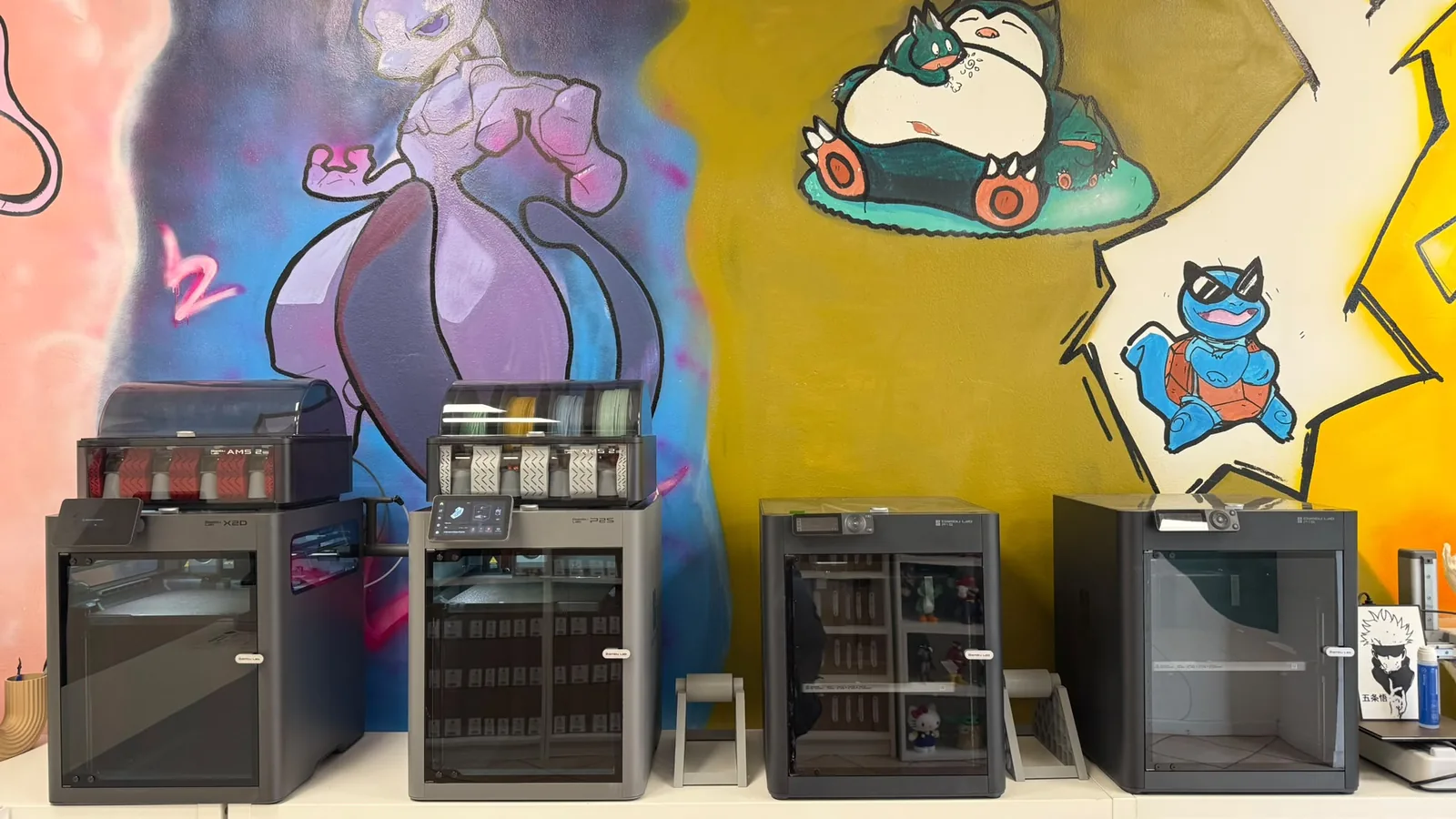 Fila di stampanti Bambu Lab nel Lovabyte Hub a Melegnano